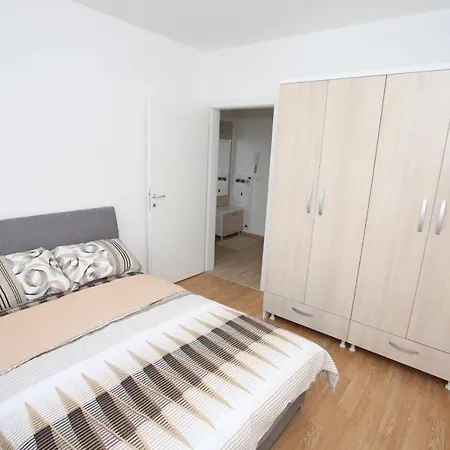 Апартаменты Fast Sleep & Go 3 Парасин